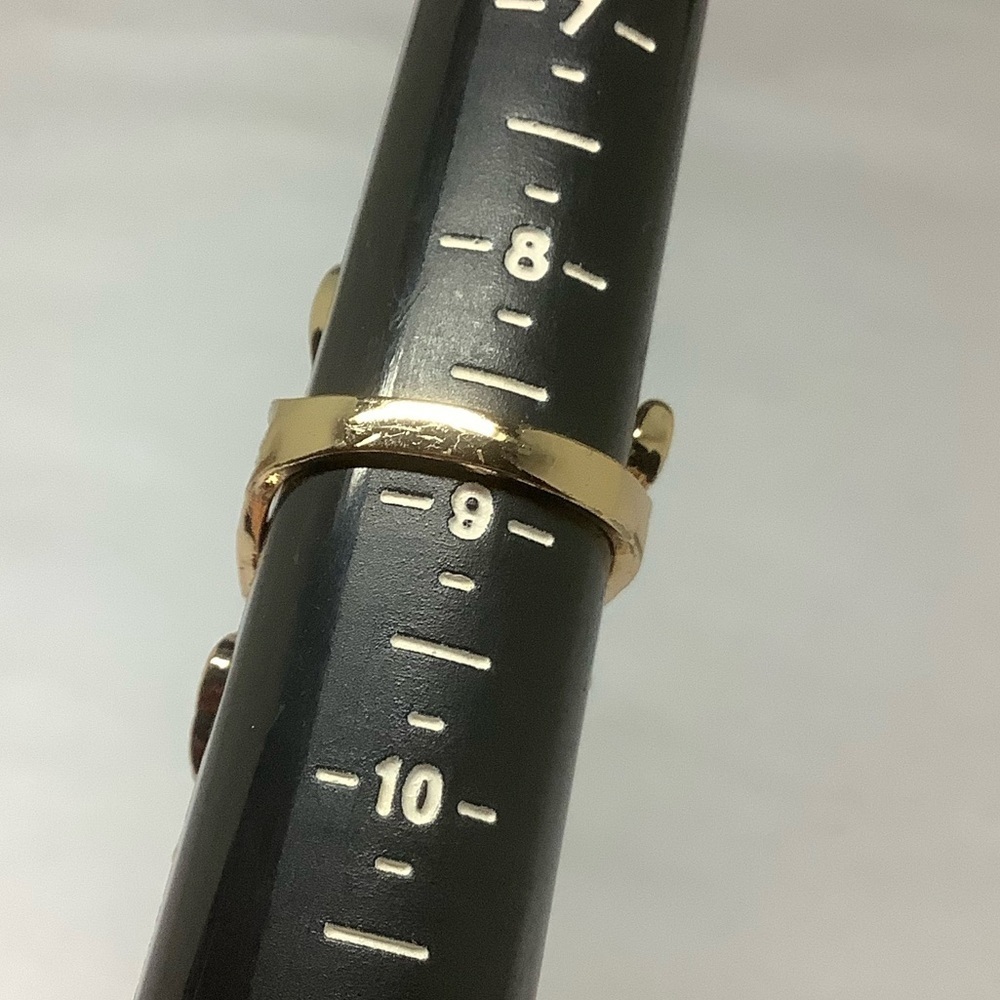Elegant Gold Leaf Pointer ring - Picture 3 of 3